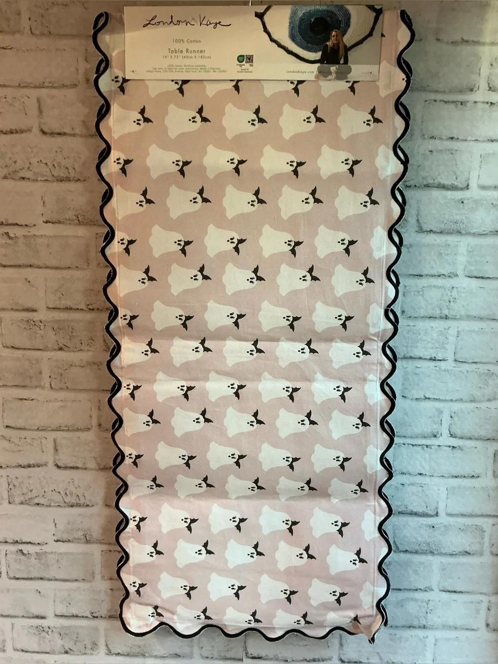 London Kaye Pretty Ghost Table Runner-16” x 7@“
